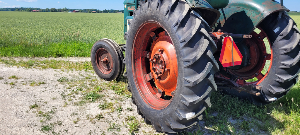 Nya större bakdäck på en Bolinder Munktell BM-36